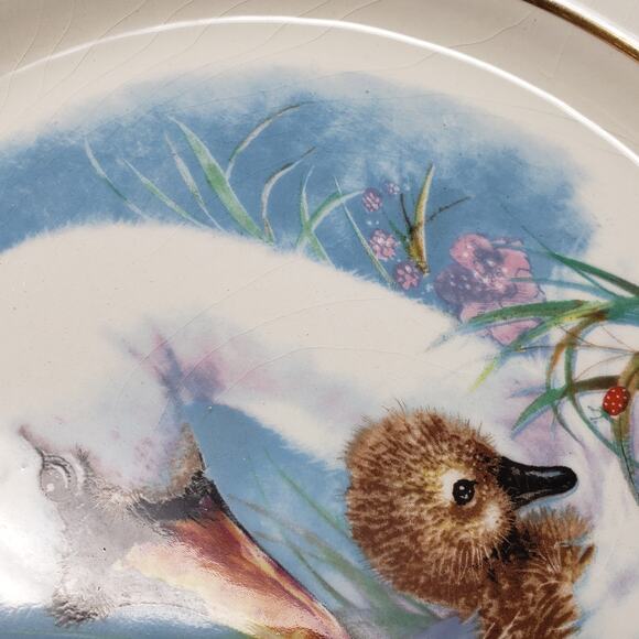 1975 Avon Gently Moments Goose + Gosling Gold-Trimmed Christmas Plate - Picture 9 of 10